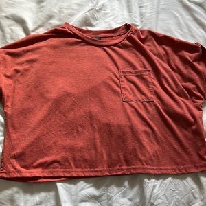 Cropped tee with pocket